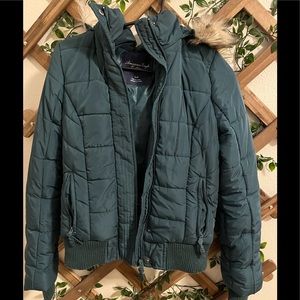 Size small American eagle green puffer with hood!!